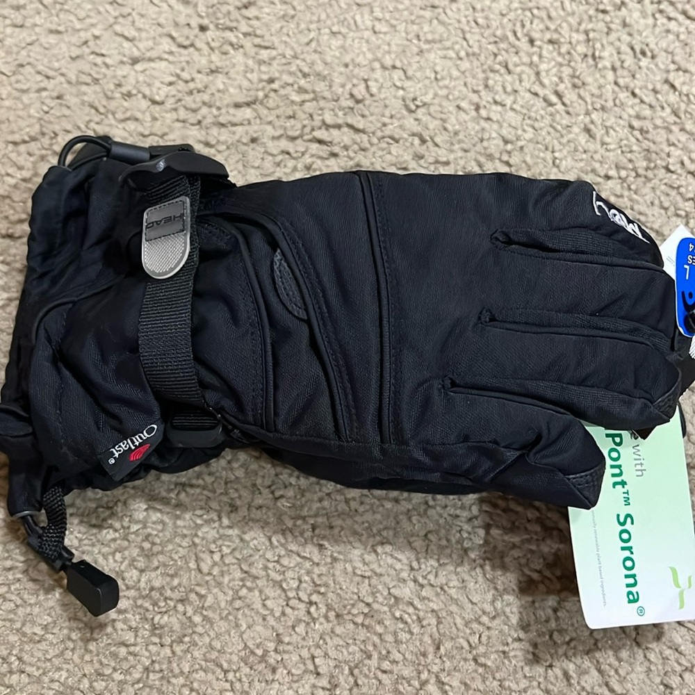 New with Tags Kids gloves size large ages 11-14
